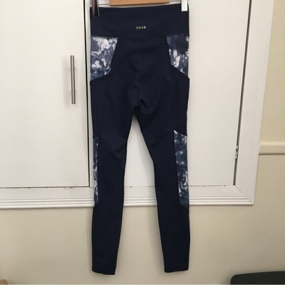 Daub Pocket Legging In Navy + Periwinkle - Picture 5 of 7